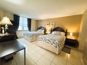 1 bedroom, desk, iron/ironing board, free WiFi - Tropical vacation BEACH CONDO 1 bedroom 1,5 bath 2 parking spots sleeps up to 6 (Hollywood)
