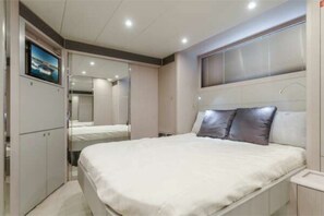 3 bedrooms, bed sheets