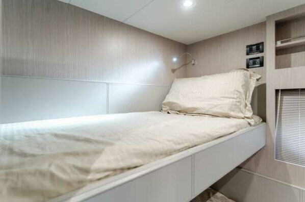 3 bedrooms, bed sheets