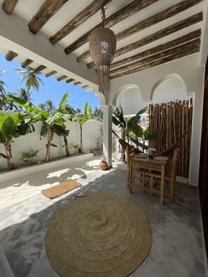 Outdoor dining - Olamanga Villa, a dream holiday in Zanzibar (Jambiani)