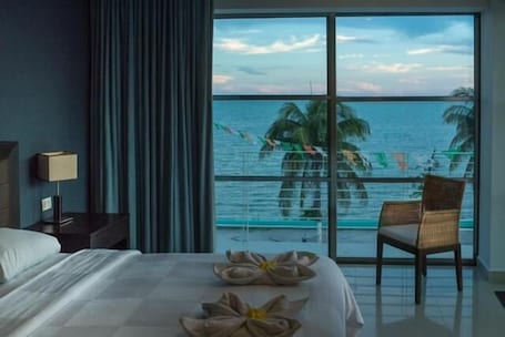 Superior Room, Sea View | 1 bedroom, soundproofing, iron/ironing board, free WiFi