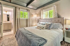 3 bedrooms, desk, iron/ironing board, travel cot