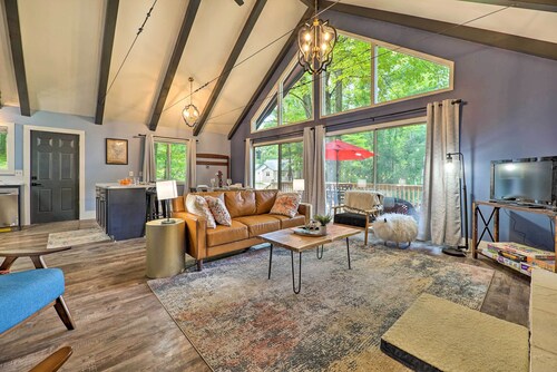 Pet-Friendly Stanwood Sanctuary w/ Fire Pit!