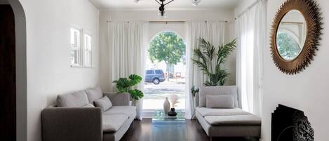 Télévision, cheminée