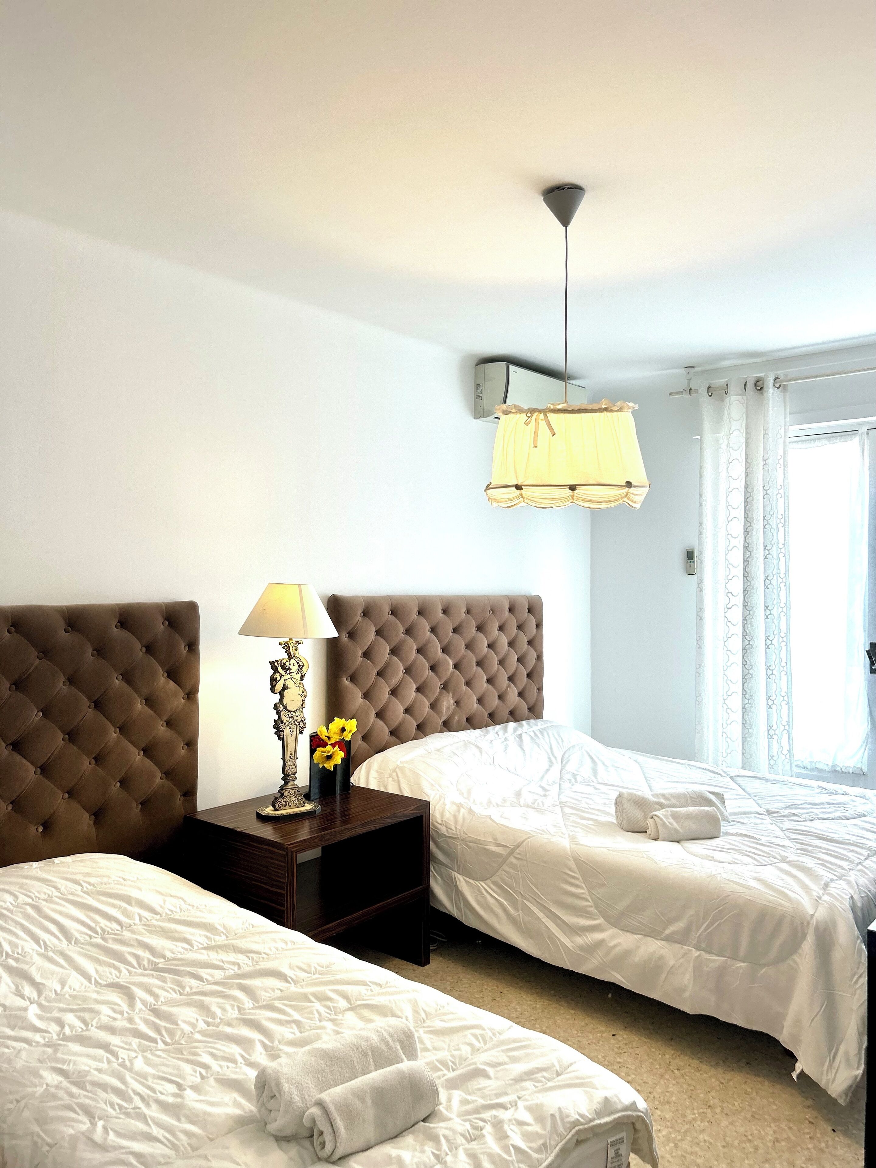 2 slaapkamers, een strijkplank/strijkijzer, wifi, beddengoed