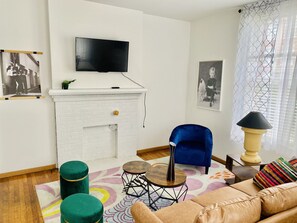 Smart TV, fireplace