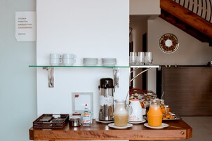 Desayuno de autoservicio incluido todos los días 