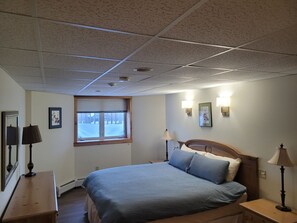 2 bedrooms, travel cot, free WiFi, bed sheets