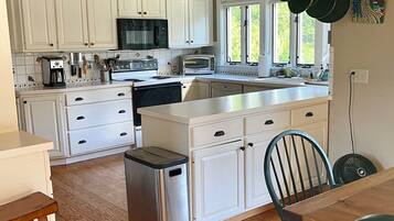 雪櫃、微波爐、焗爐、爐具