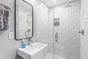 Combined shower/bathtub