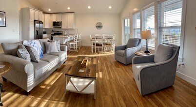 Blue Anchor Cottage - pet friendly retreat! Game room, walk to beach!