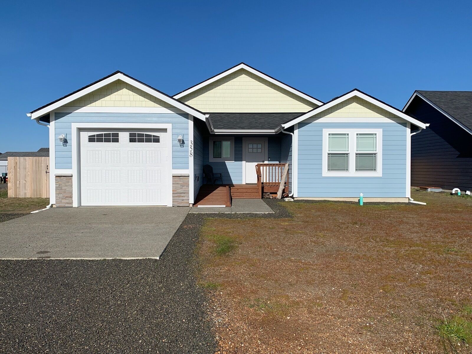 Blue Anchor Cottage - pet friendly & walk to beach!