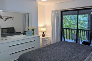 3 bedrooms, iron/ironing board, free Internet, bed sheets