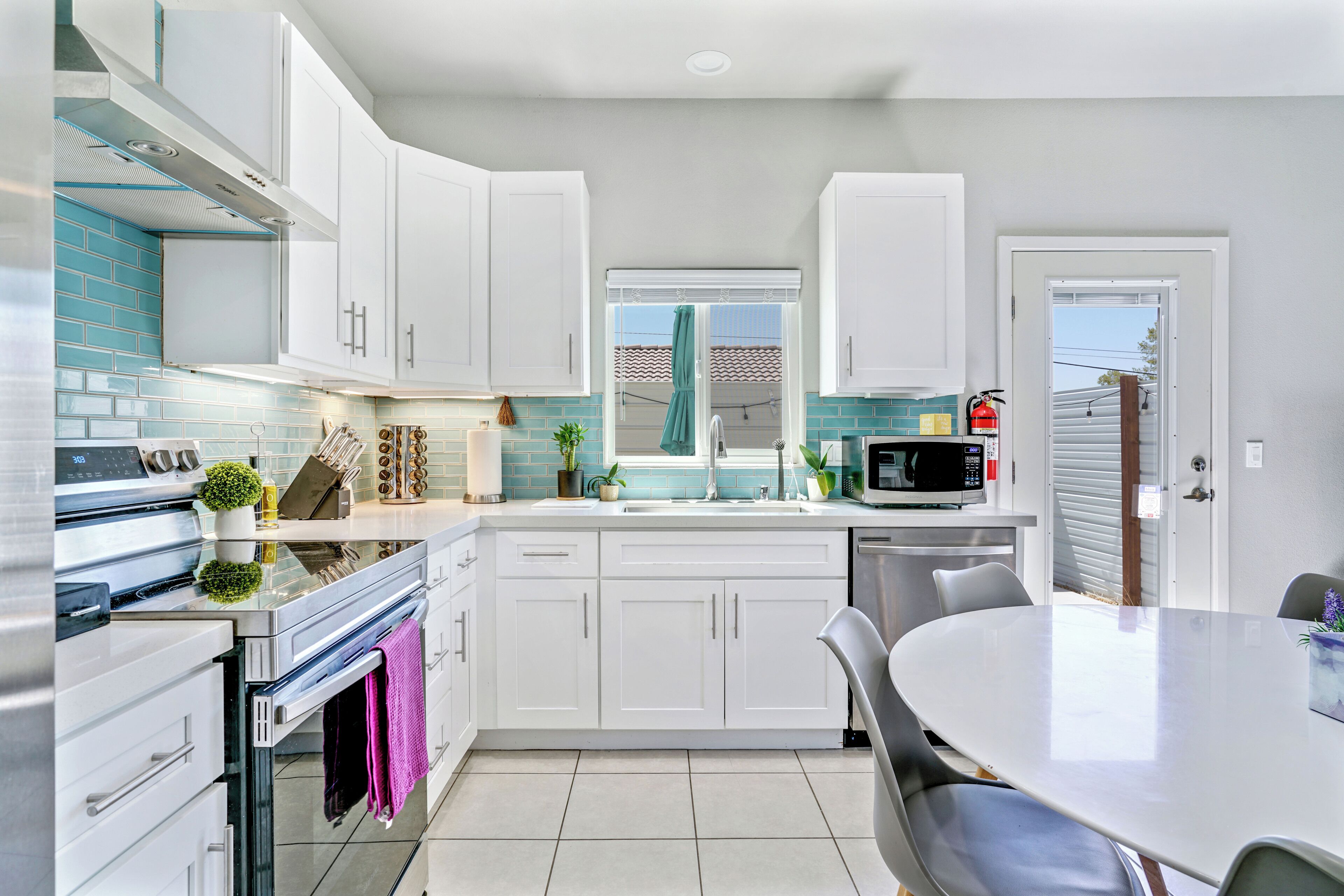 Coffee/tea maker, fridge, microwave, oven