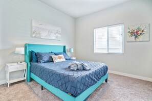 3 habitaciones, tabla de planchar con plancha y cuna de viaje 