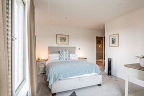 3 chambres, fer et planche à repasser, accès à Internet