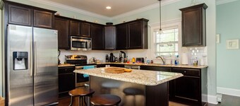 Beautiful and spacious beach cottage a short walk from the ocean