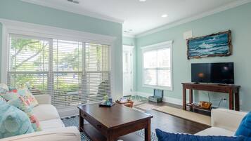 TV connectée, lecteur de DVD, livres