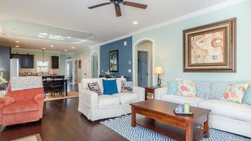 TV connectée, lecteur de DVD, livres