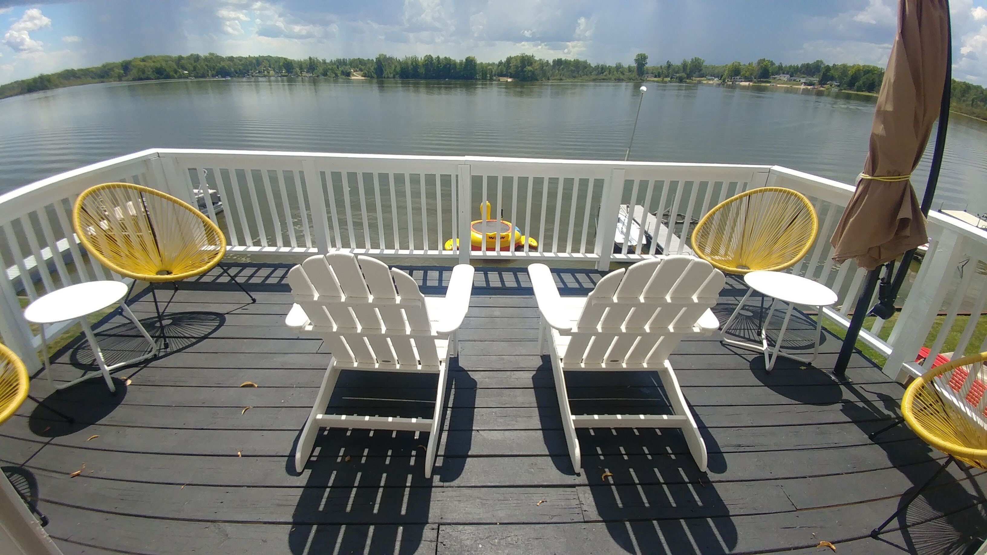 Lakefront Mökki: Family and pet-friendly fun with private lake access