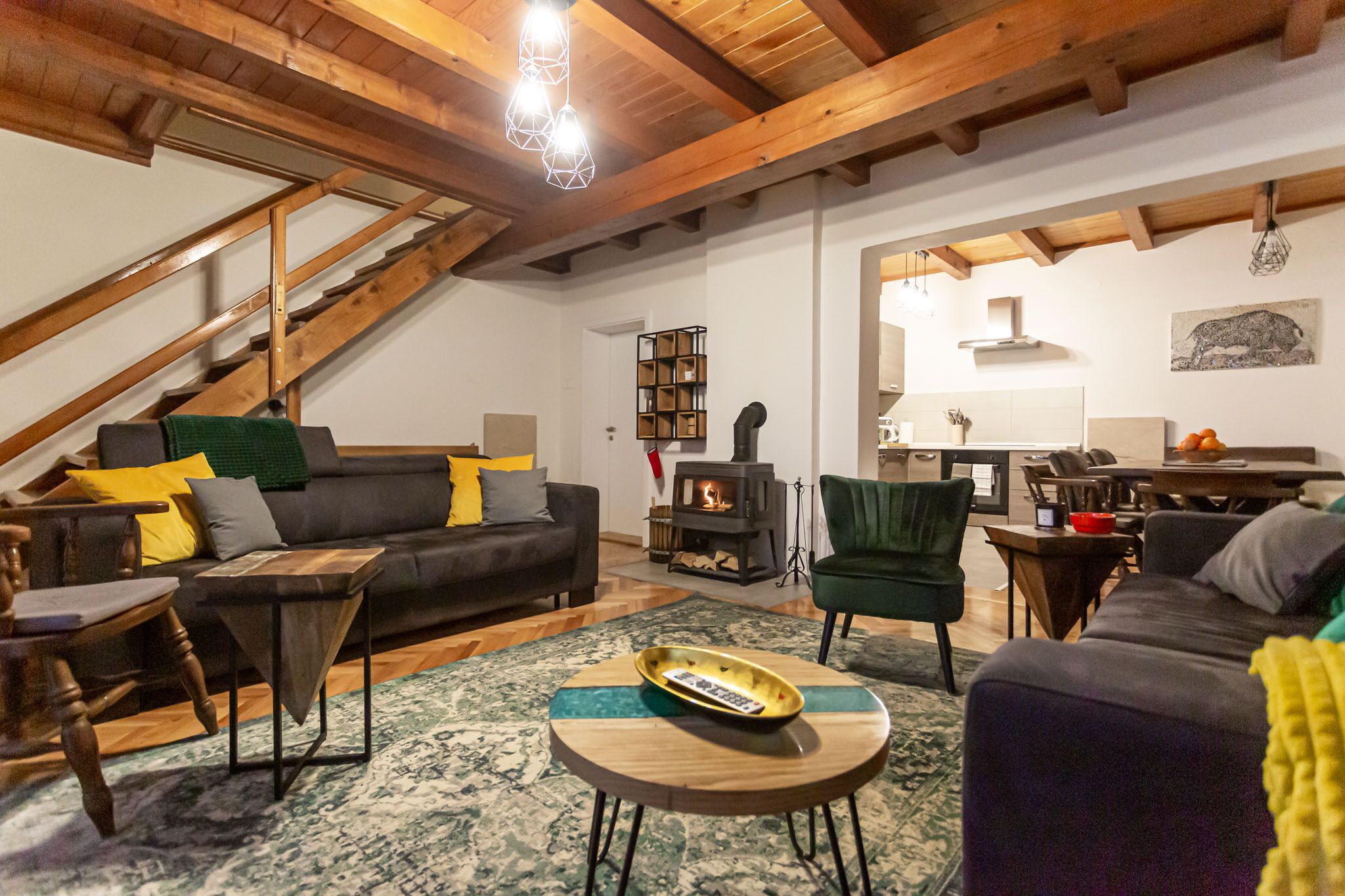 Smart TV, fireplace, books, stereo