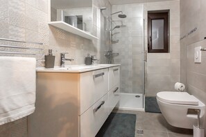Shower, hair dryer, towels, soap - Ideal oasis for a vacation surrounded with forest (Kupa, Brod na Kupi)