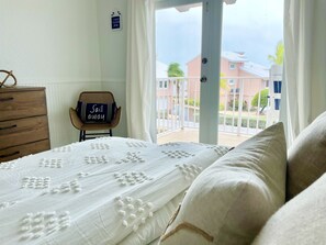 4 bedrooms, desk, iron/ironing board, free WiFi