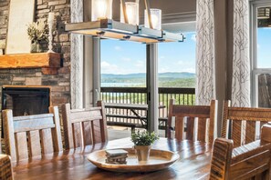 Dining - Private Putting Green, Firepit, Hot Tub, Free Daily Tickets, Views, Community Indoor Pool! (Branson)