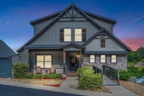 Exterior - Private Putting Green Retreat with Firepit, Hot Tub, Free Tickets, Views & Community Indoor Pool (Branson)