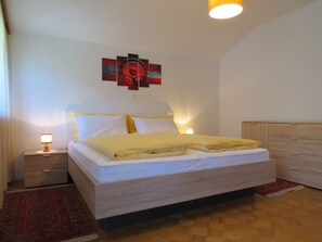 2 Schlafzimmer, Reisekinderbett, kostenloses WLAN, Bettwäsche