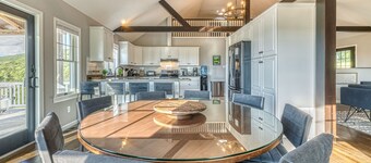 5BR Farmhouse☆King Size Bed☆Mountain View☆28 Acres