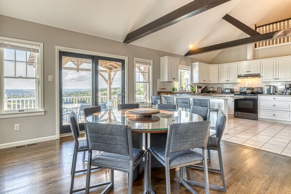 Dining - 5BR Farmhouse☆King Size Bed☆Mountain View☆28 Acres (Ancramdale)