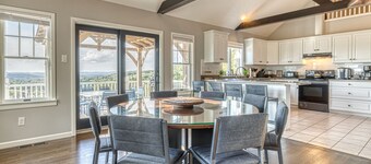 5BR Farmhouse☆King Size Bed☆Mountain View☆28 Acres