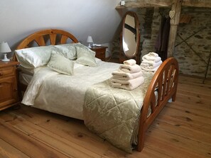 1 bedroom, in-room safe, iron/ironing board, travel cot