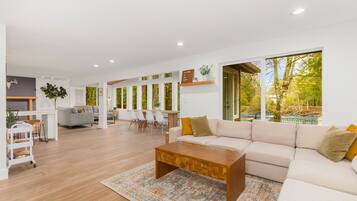 Smart TV, fireplace, DVD player, ping pong