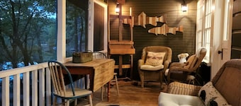 Peaceful Lakeside Haven w/private dock; boating, hiking swimming just steps away