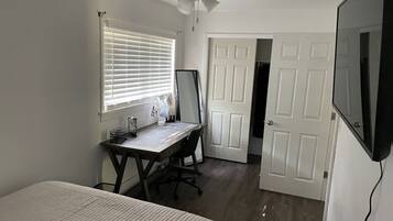 1 多间卧室、办公桌、熨斗/熨衣板、WiFi