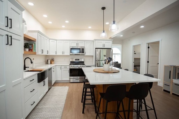 KĂŒhlschrank, Mikrowelle, Ofen, Herdplatte