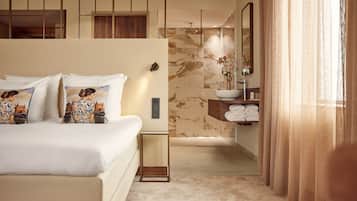 Corner Deluxe open | 1 bedroom, minibar, in-room safe, blackout drapes