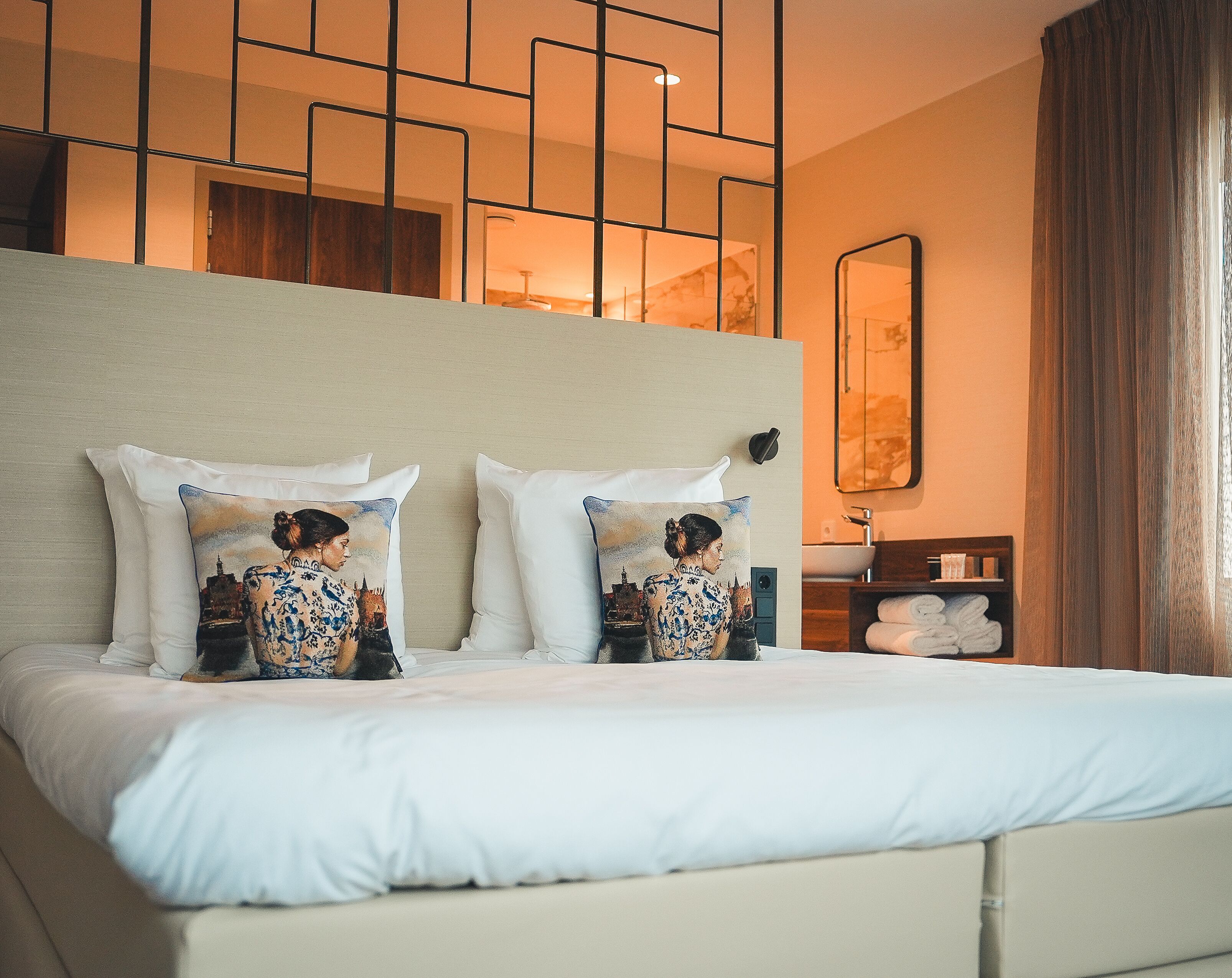 Corner Deluxe open | Frigobar, cofres nos quartos, cortinas blackout, quartos à prova de som