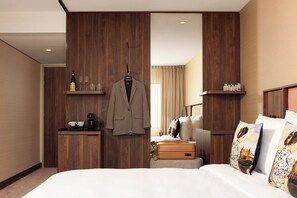 Minibar, coffres-forts dans les chambres, rideaux occultants