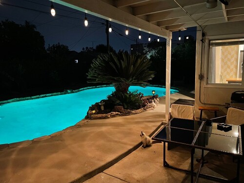 cozy house with pool, 1 car garage , newly remodeled, brand new washer and dryer