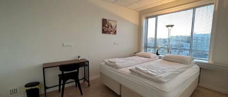 Dobbelt- eller tomannsrom, delt bad, byutsikt | Wi-fi (inkludert)