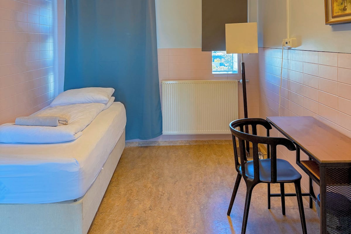 Single Room with Shared Bathroom and Free Parking | Hljóðeinangrun, ókeypis þráðlaus nettenging