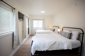 3 bedrooms, desk, iron/ironing board, free WiFi