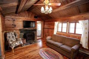 Smart-TV, Kamin, Bücher