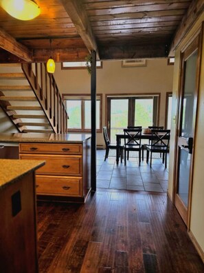 Dining - A private, breath-taking cabin experience you won`t forget! (Sturgis)