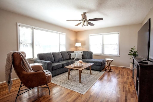 Smart-TV, bordtennis og bøker