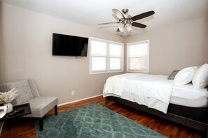 3 slaapkamers, een bureau, een strijkplank/strijkijzer, gratis wifi