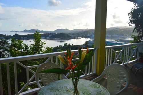 Spacious 2BR Villa, Stunning Caribbean Sea View, 10 mins from the beach!